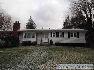 8 Bluetop Rd, East Setauket, NY 11733