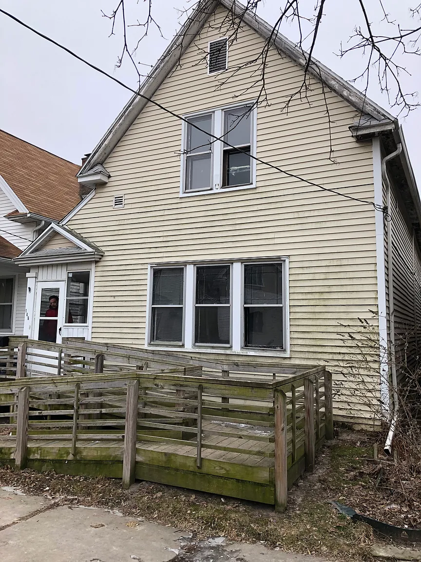 148 Dexter St photo 1