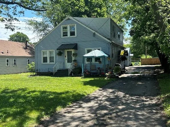 3673 W Lake Rd, Erie, PA 16505