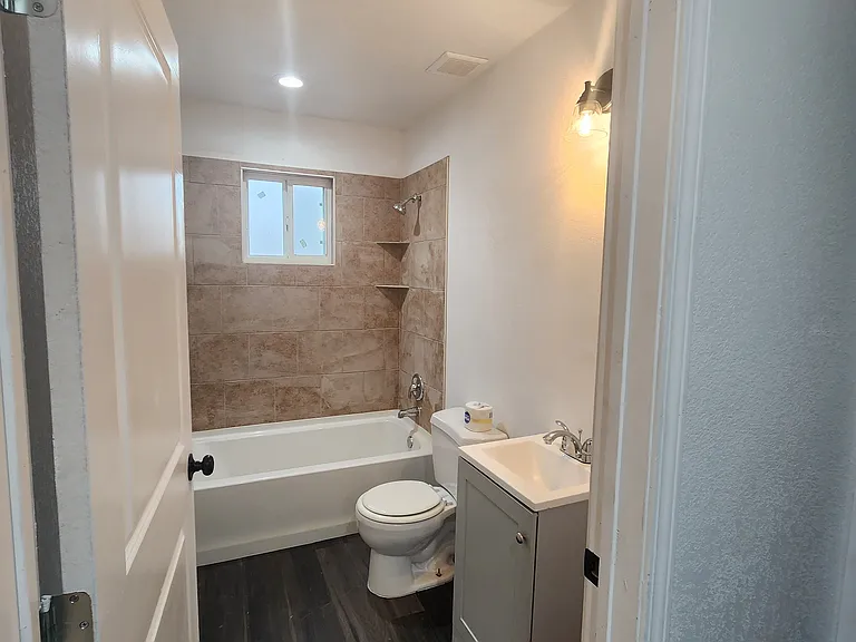 1509 N Michigan Ave — Photo 3