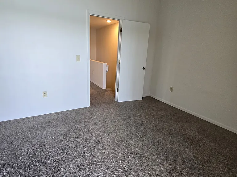Glenncove Apartment Townhomes — Photo 28
