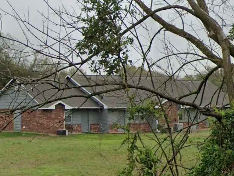 501 Lake Dr — Photo 6