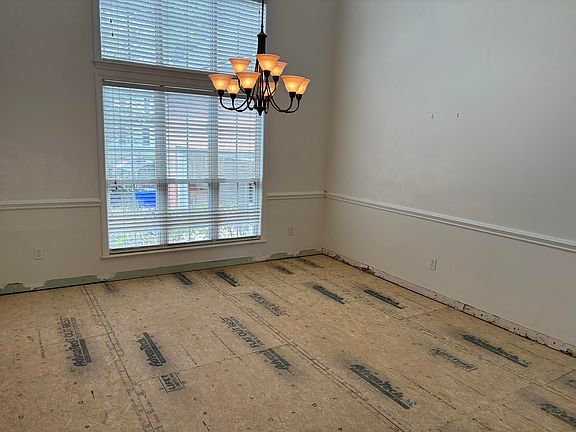 4th image of 2744 Waterpointe Cir