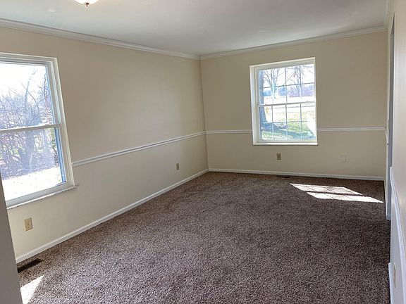 Dining room/ Bonus room