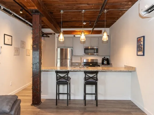 55 Sterling St #305, Clinton, MA 01510
