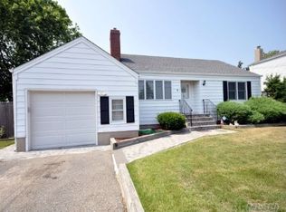 5 Milton Rd, Babylon, NY 11702