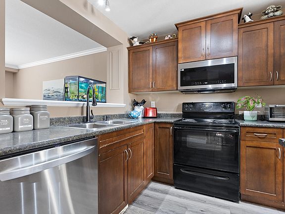 4th image of 5556 Peach Rd #39