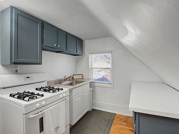 3rd image of 1043 Edmund Ave