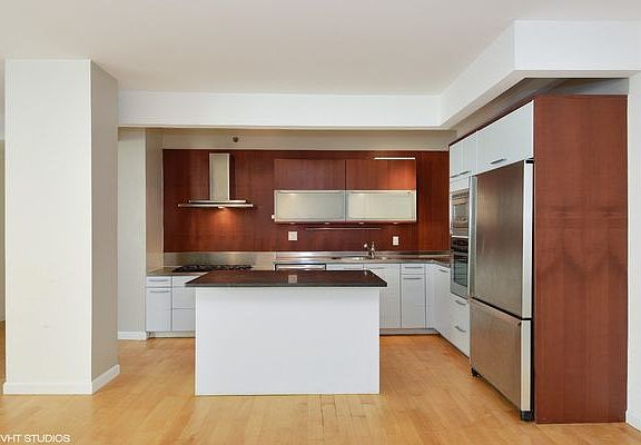 5th image of 224 W 18th St APT 7C