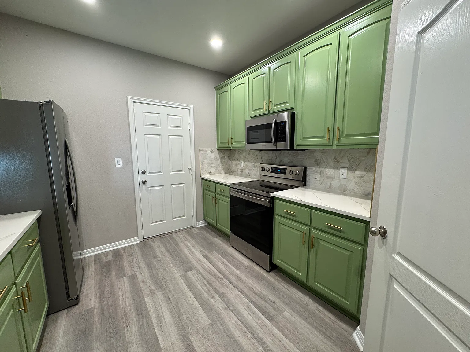 4 bed, 1800 sqft, $2,100 — Photo 2
