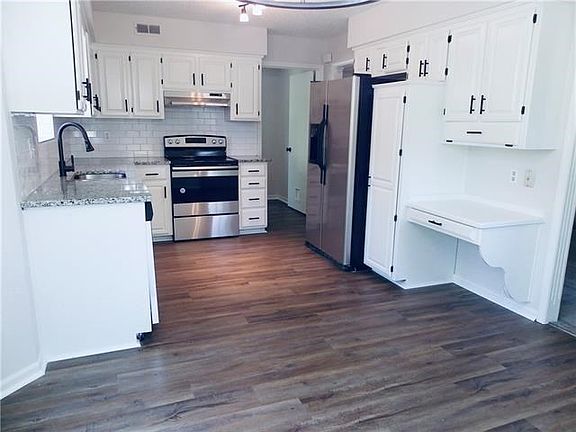 4th image of 229 NE Brookwood Dr