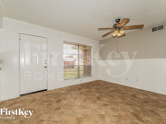 4th image of 2500 Livenshire Dr