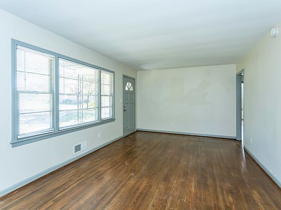 5th image of 2520 2nd Pl NW
