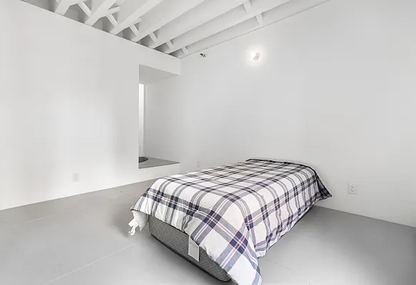 Rented by SERHANT. | media 27