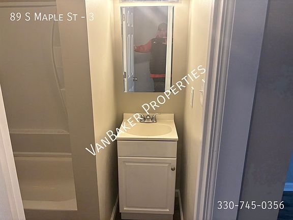 5th image of 89 S Maple St APT 3