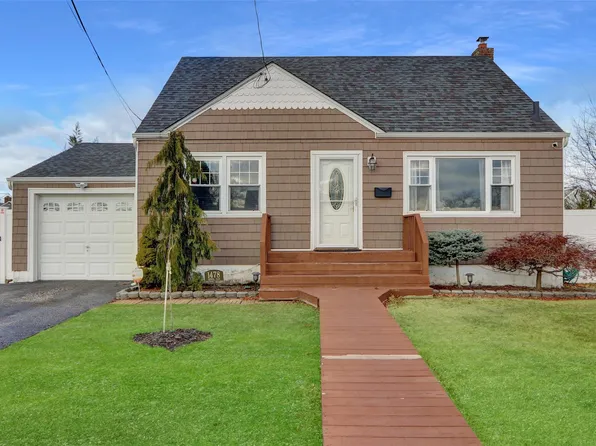 1478 Herzel Boulevard, West Babylon, NY 11704