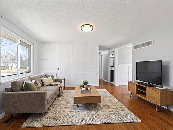 3rd image of 5909 NE 45th Ter
