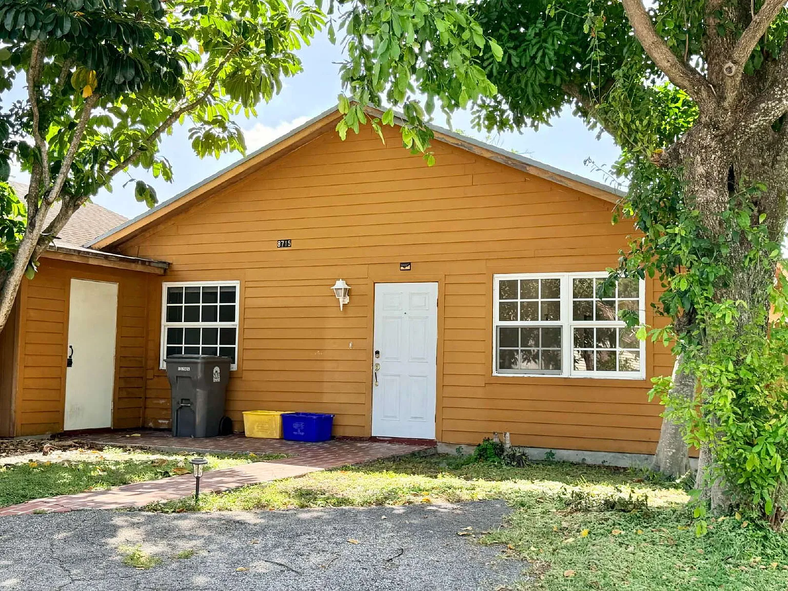 2 bed, 1.0 bath, 900 sqft, $2,100 — Photo 1