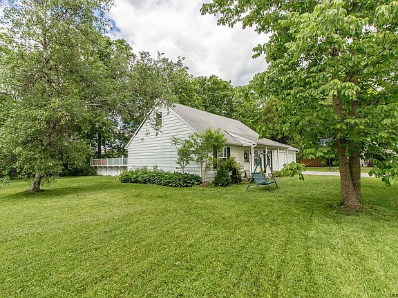 5th image of 40 Cedarwood Dr