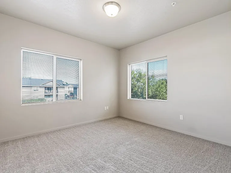 Aspen Creek Apartments — Photo 10