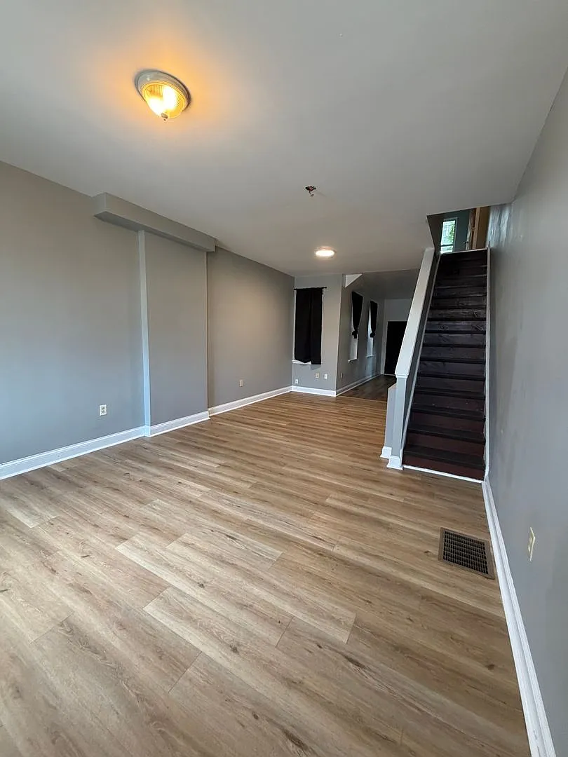 Spacious 3 Bedroom with Washer/Dryer — Photo 1