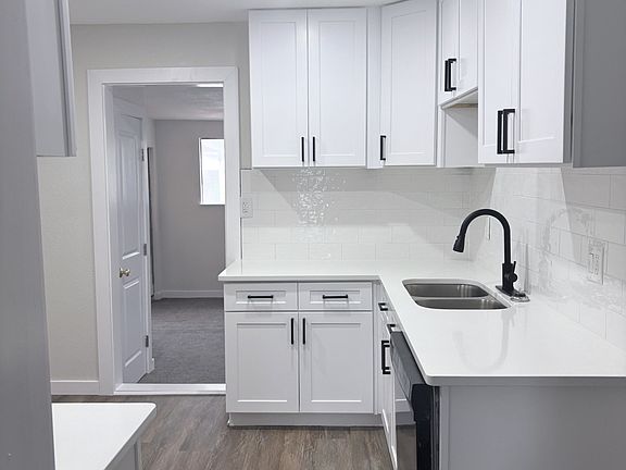 4th image of 607 Brunswick Blvd