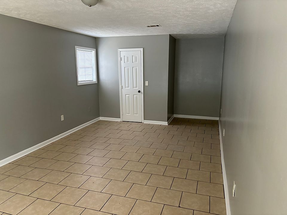 1st image of 1444 Woody Dr