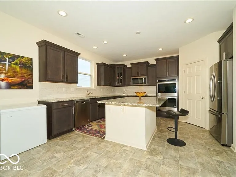 8255 Carnegie Ln — Photo 7