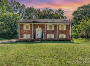 6000 Ferndale Pl, Charlotte, NC 28215