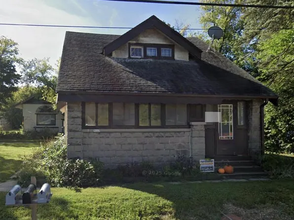 5117 West Donges Bay ROAD, Mequon, WI 53092