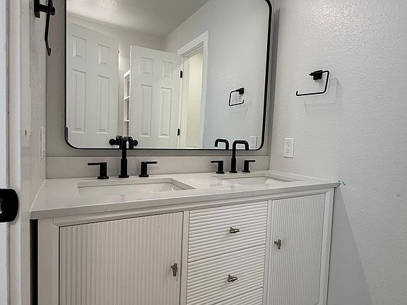 2nd image of 5331 W Louisiana Ave #4