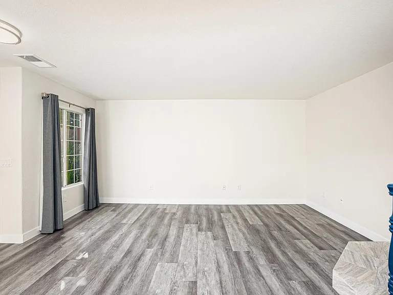 1568 Oliver Ave #C — Photo 11