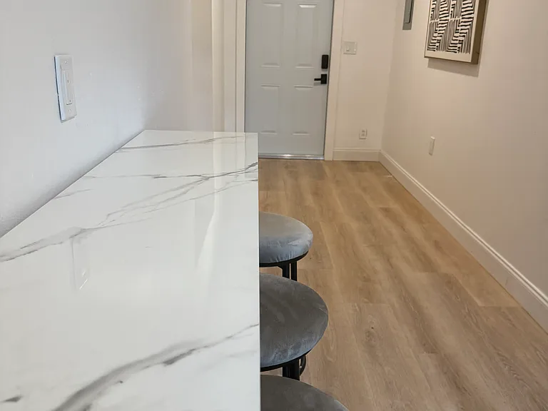 Crystal Ct W — Photo 3