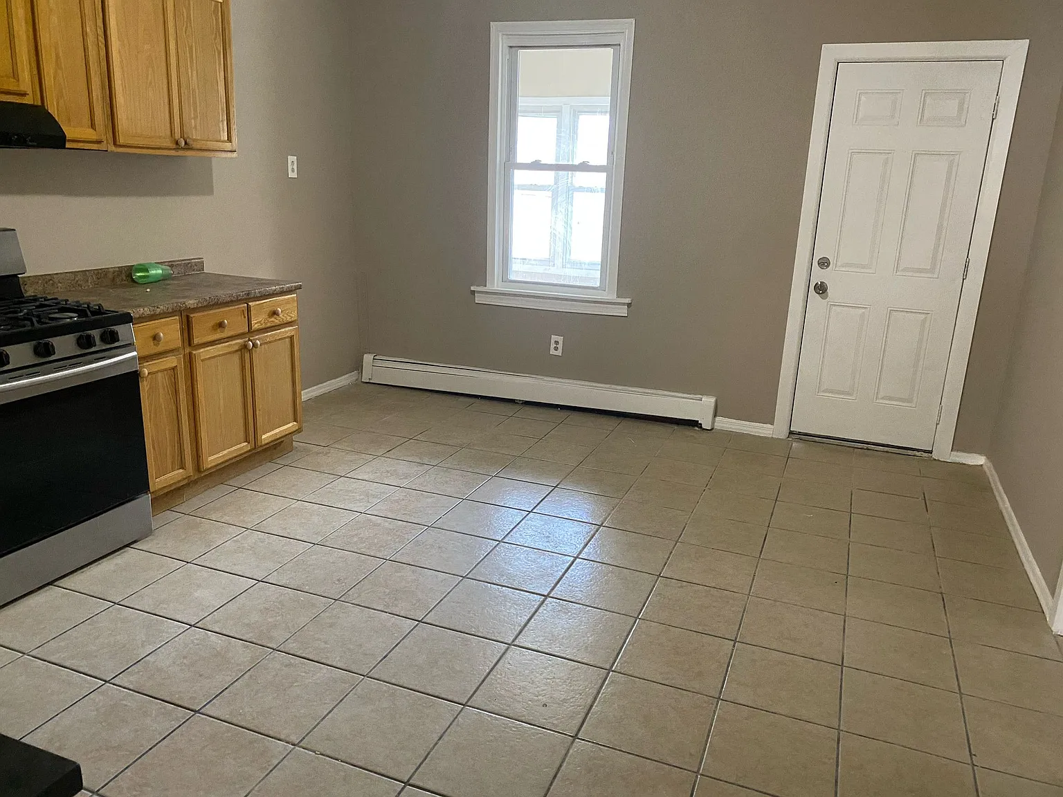 2 bed, 1200 sqft, $1,900 — Photo 3