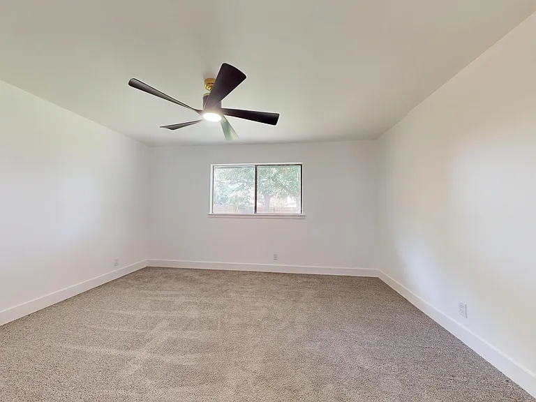 318 Renee Dr — Photo 20