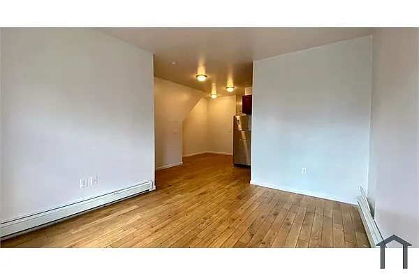 Building Photo - 1622 Van Buren St #1