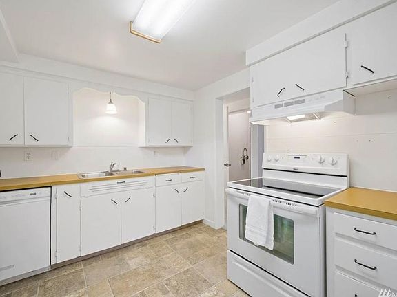 3rd image of 8306 Th Ave W