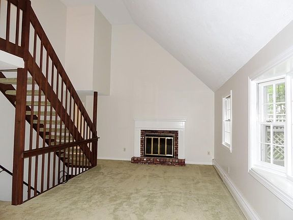 4th image of 619 Essex St