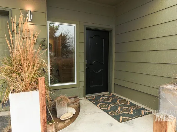 4756 N Bitterbrush Dr, Boise, ID 83703