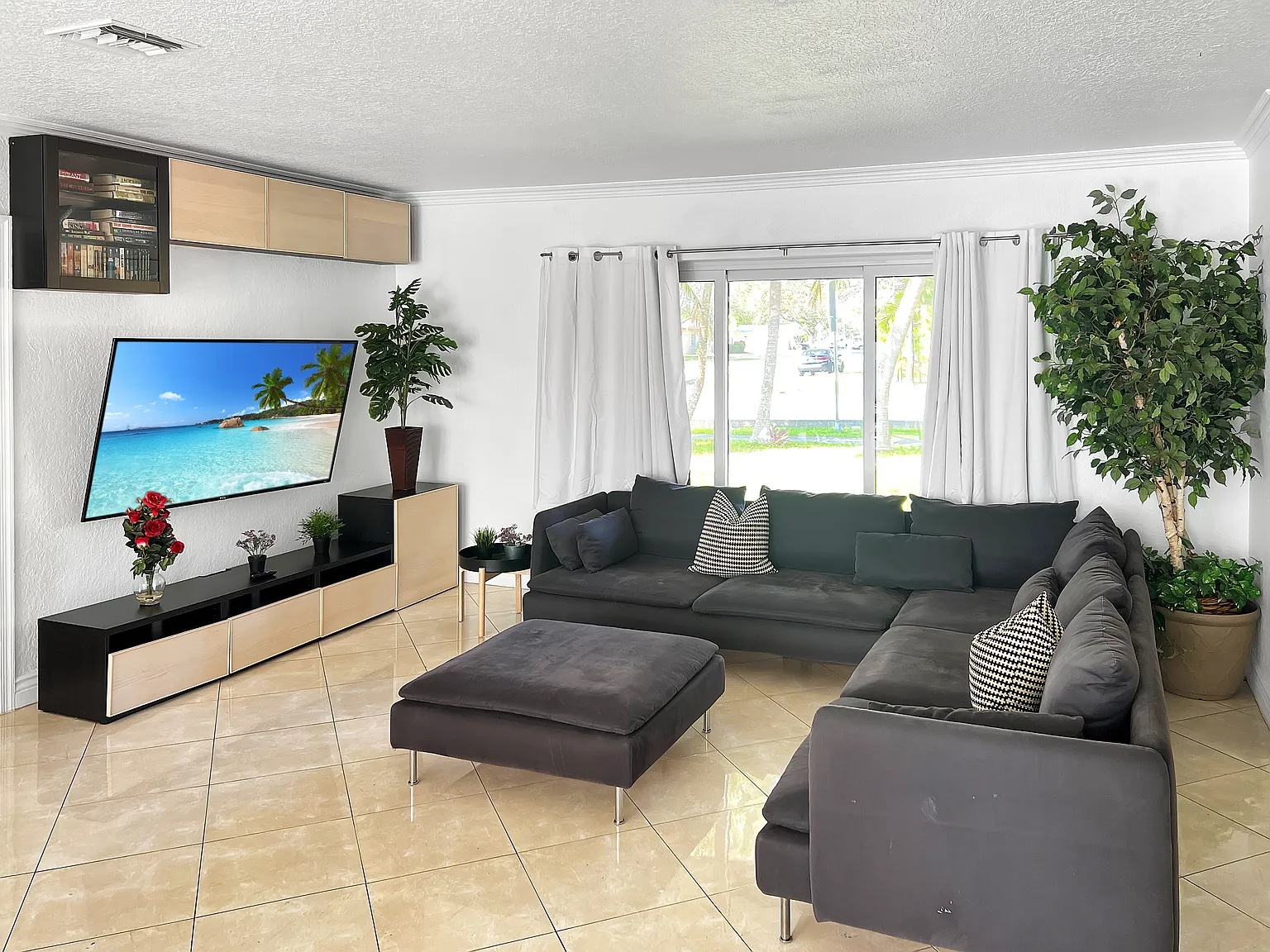 5 bed, 2200 sqft, $5,800 — Photo 3