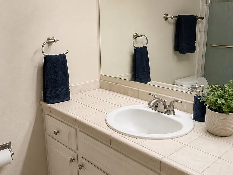 Chateau Sandel Apartments — Photo 11