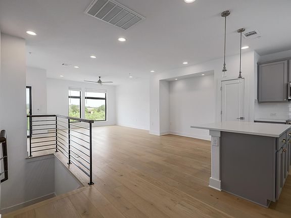 2nd image of 2050 Lohmans Spur Rd #205