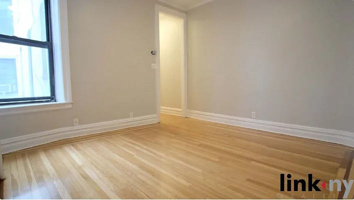 Rented by Link NY Realty | media 25