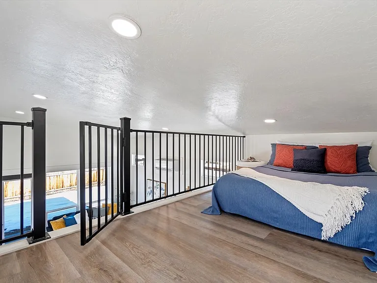 362 W London St — Photo 16