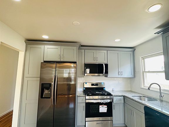 4th image of 530 Bernard Ave #1