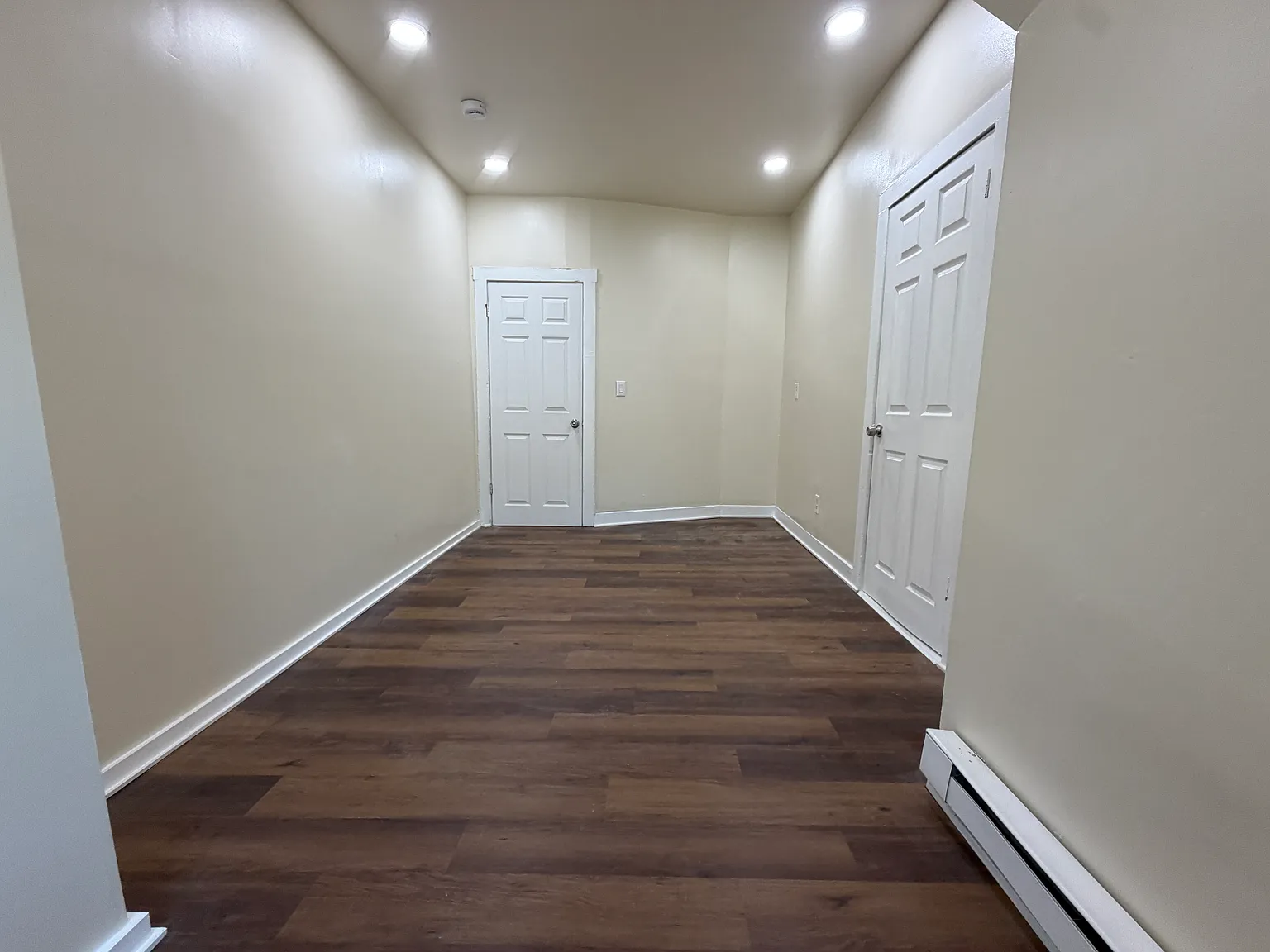 194 Seymour Ave — Photo 2