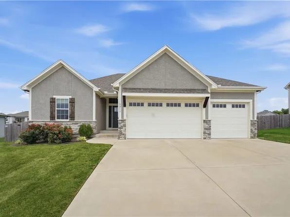 1811 Winchester Dr, Pleasant Hill, MO 64080