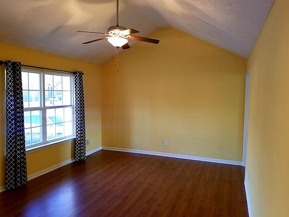 3rd image of 1912 Ozark Ct