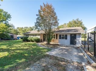 1503 Bugscuffle Rd, Lavaca, AR 72941