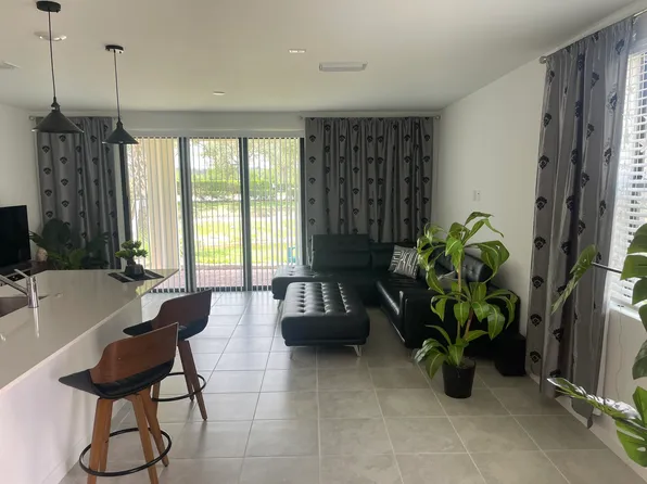 1534 Lake Jessup Cir, Cape Coral, FL 33909